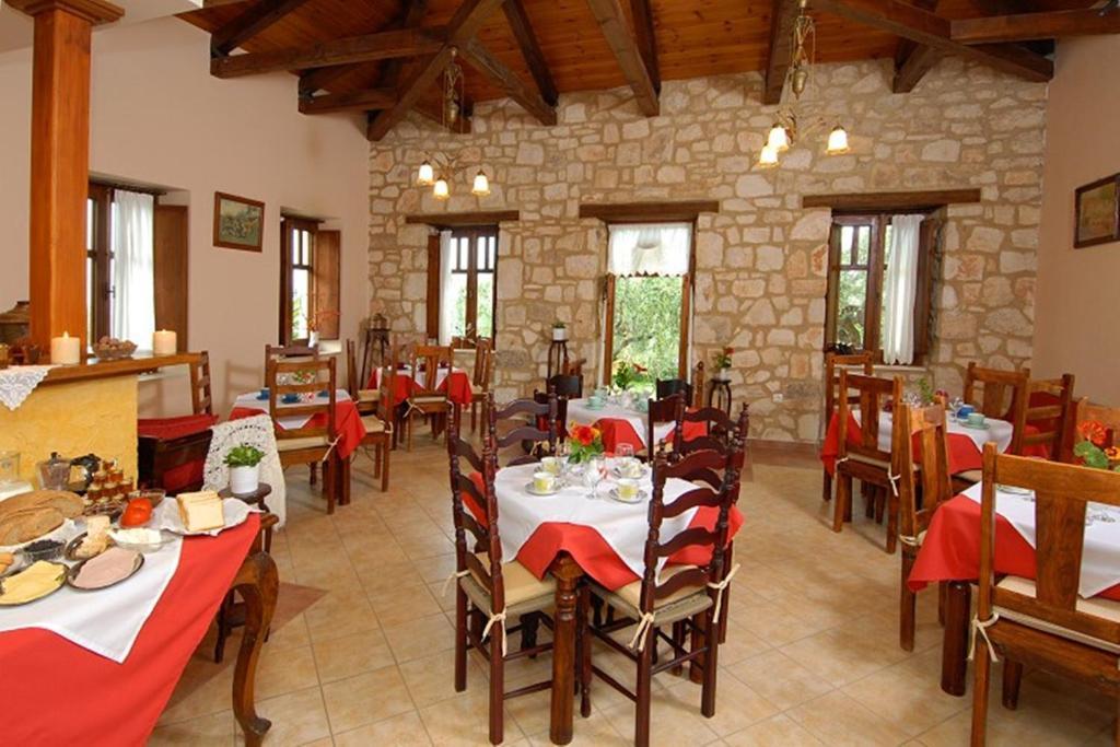 Hotel Anatoli Labreon à Agia Marina  Extérieur photo